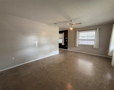 2402 9th Street E - Photo Thumbnail 4