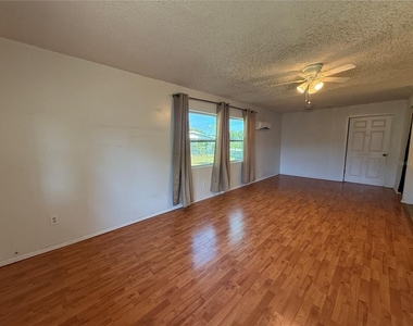 915 14th Street E - Photo Thumbnail 14