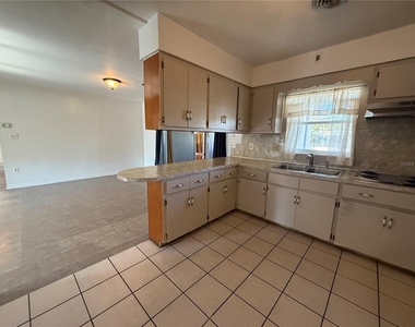 915 14th Street E - Photo Thumbnail 8