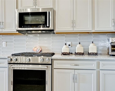 8609 Seascape Cove - Photo Thumbnail 6
