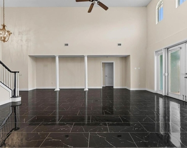 8607 51st Avenue W - Photo Thumbnail 5
