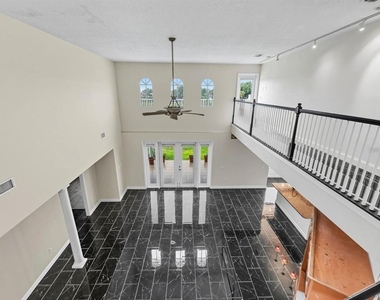 8607 51st Avenue W - Photo Thumbnail 7