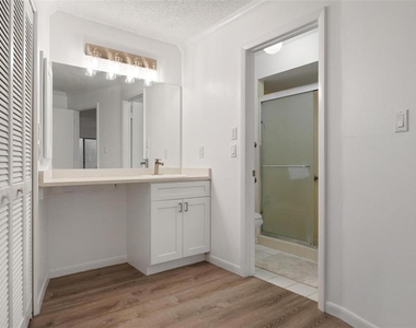 4212 Center Gate Lane - Photo Thumbnail 14