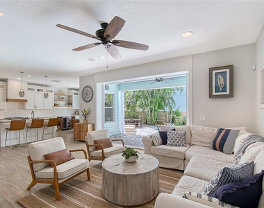 1738 Siesta Drive - Photo Thumbnail 6