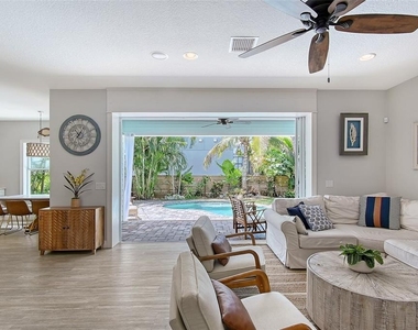 1738 Siesta Drive - Photo Thumbnail 7
