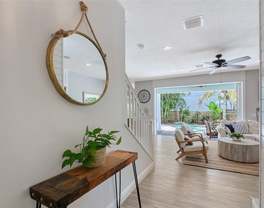 1738 Siesta Drive - Photo Thumbnail 5