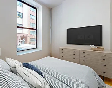 312 East 91st Street - Photo Thumbnail 2