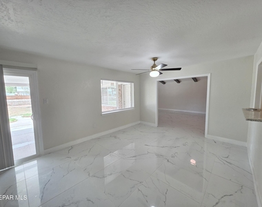302 Quincy Avenue - Photo Thumbnail 13