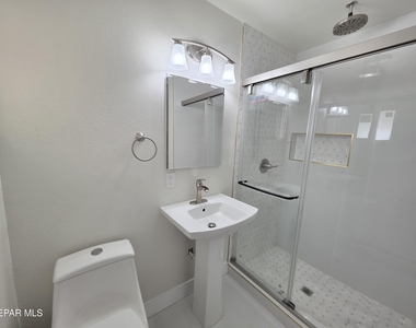 302 Quincy Avenue - Photo Thumbnail 26