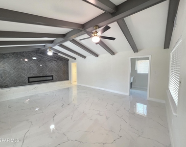 302 Quincy Avenue - Photo Thumbnail 2