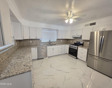 302 Quincy Avenue - Photo Thumbnail 5