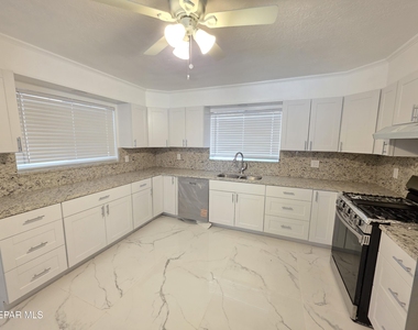 302 Quincy Avenue - Photo Thumbnail 6