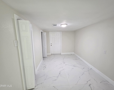 302 Quincy Avenue - Photo Thumbnail 22