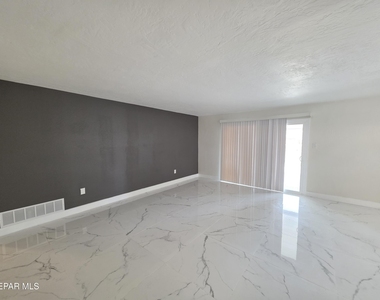 302 Quincy Avenue - Photo Thumbnail 12