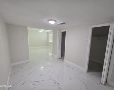 302 Quincy Avenue - Photo Thumbnail 24