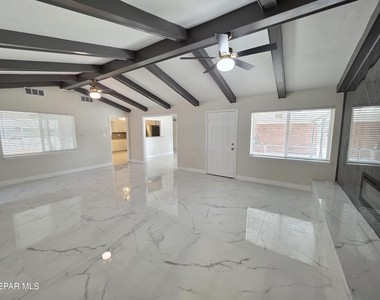 302 Quincy Avenue - Photo Thumbnail 7