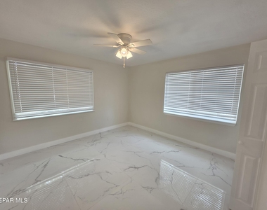 302 Quincy Avenue - Photo Thumbnail 17