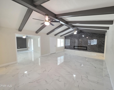 302 Quincy Avenue - Photo Thumbnail 3