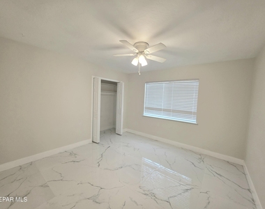 302 Quincy Avenue - Photo Thumbnail 16