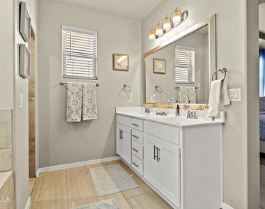 12612 Dorchester Avenue - Photo Thumbnail 4