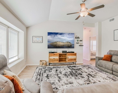 1013 Summer Lake Street - Photo Thumbnail 22