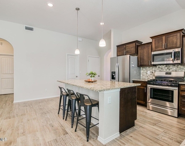 1013 Summer Lake Street - Photo Thumbnail 13