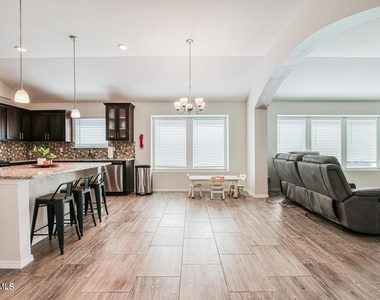 1013 Summer Lake Street - Photo Thumbnail 19