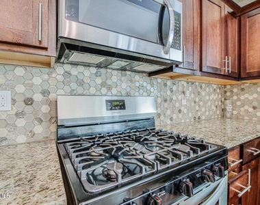 1013 Summer Lake Street - Photo Thumbnail 16
