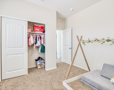 1013 Summer Lake Street - Photo Thumbnail 27
