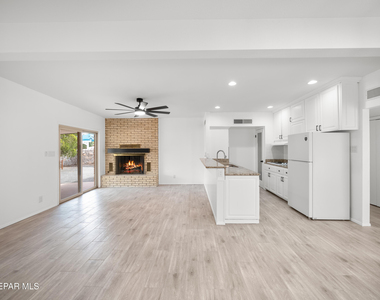 5205 Nome Avenue - Photo Thumbnail 8