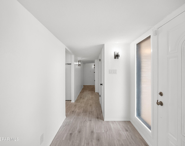 5205 Nome Avenue - Photo Thumbnail 5