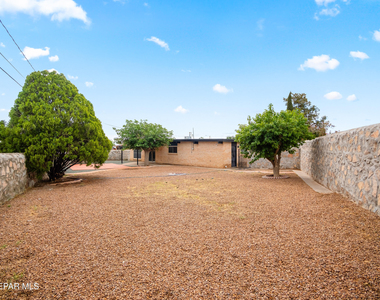 5205 Nome Avenue - Photo Thumbnail 27