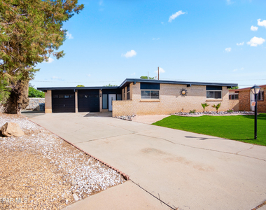 5205 Nome Avenue - Photo Thumbnail 2
