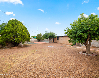 5205 Nome Avenue - Photo Thumbnail 28