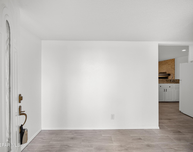 5205 Nome Avenue - Photo Thumbnail 4