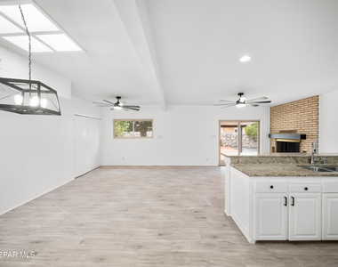 5205 Nome Avenue - Photo Thumbnail 6