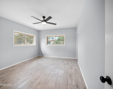 5205 Nome Avenue - Photo Thumbnail 20