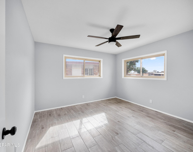 5205 Nome Avenue - Photo Thumbnail 18
