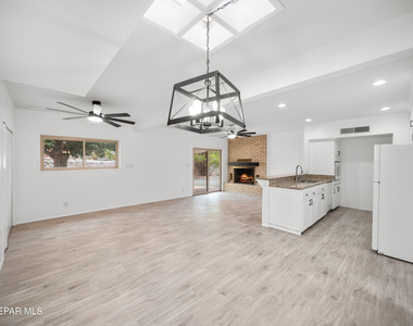 5205 Nome Avenue - Photo Thumbnail 7