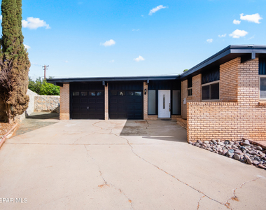 5205 Nome Avenue - Photo Thumbnail 3