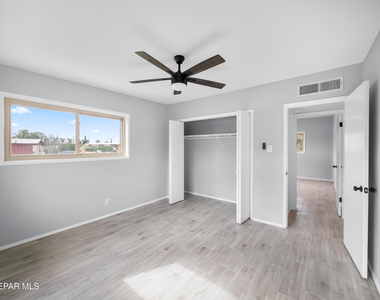 5205 Nome Avenue - Photo Thumbnail 19