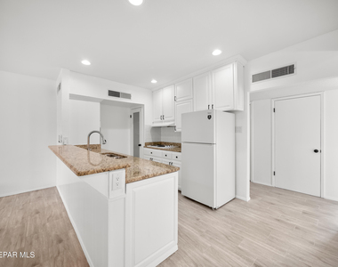 5205 Nome Avenue - Photo Thumbnail 10