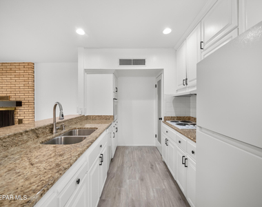 5205 Nome Avenue - Photo Thumbnail 11