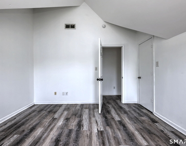 483 Ferry Street - Photo Thumbnail 11