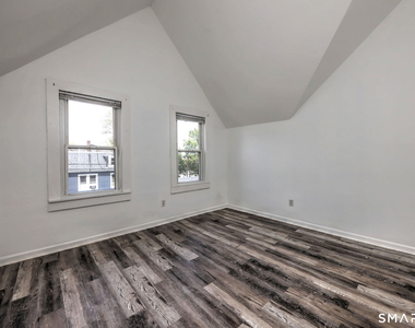 483 Ferry Street - Photo Thumbnail 8