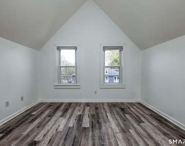 483 Ferry Street - Photo Thumbnail 9