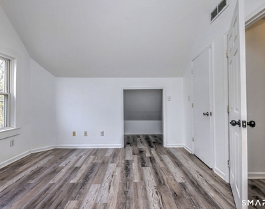 483 Ferry Street - Photo Thumbnail 5
