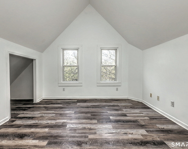 483 Ferry Street - Photo Thumbnail 4