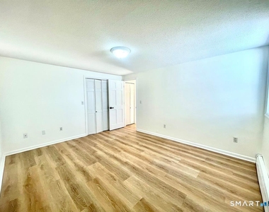 112 Woodbine Street - Photo Thumbnail 14