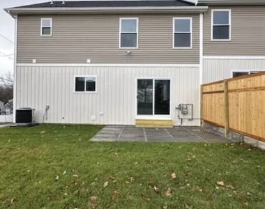 62 Soundview Avenue - Photo Thumbnail 16